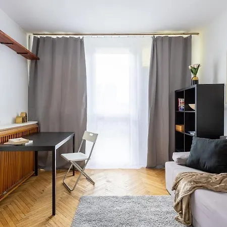 Golden Apartments- Great Location-city Center - Zelazna