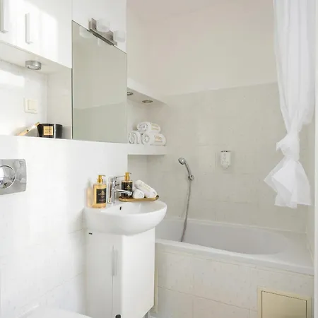 Lejlighed Golden Apartments- Great Location-city Center - Zelazna